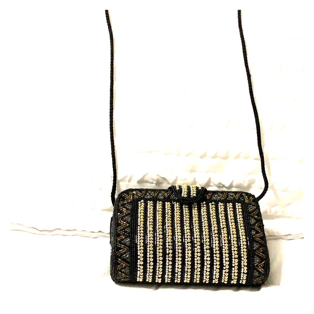 Beaded classic formal clutch